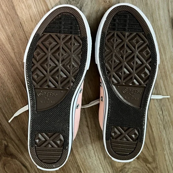 Pink Converse - Picture 4 of 4